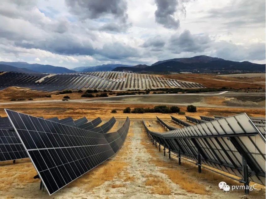 Kommersiella solceller fortsätter att utvecklas i Spanien och Tyskland